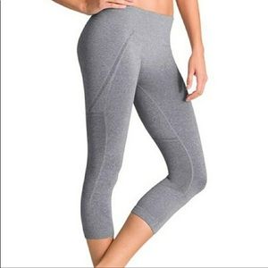 Athleta Gray Breakthrough Seamless Legging Crop